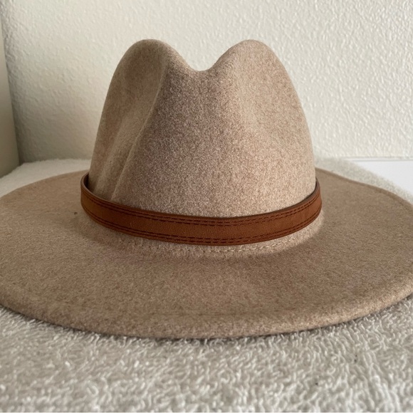 Women’s Wool Felt Hat Light Brown NWOT New! - Picture 1 of 8